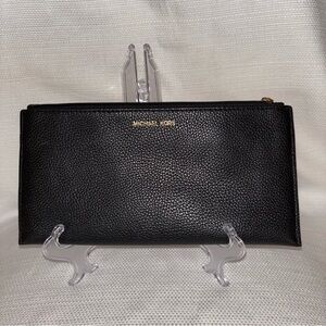 Michael Kors Jet Set Travel Large Top Zip Pebbled Leather Wristlet Wallet